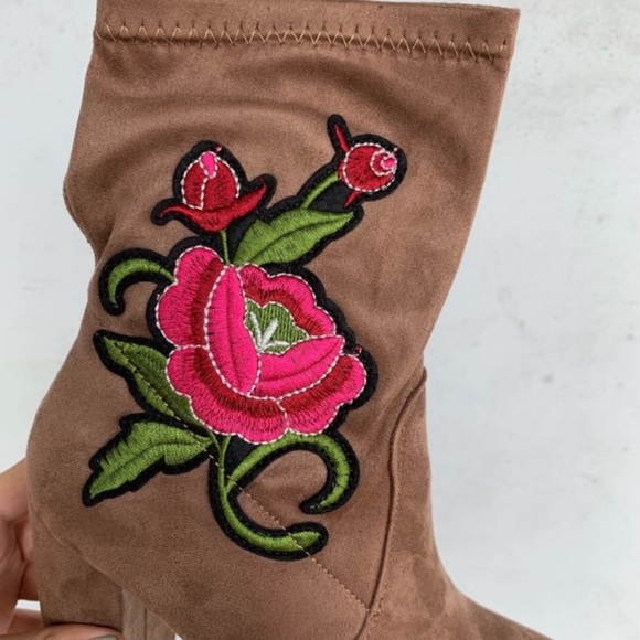 NWT Boutique Embroidered Fun Floral Booties - Picture 4 of 5
